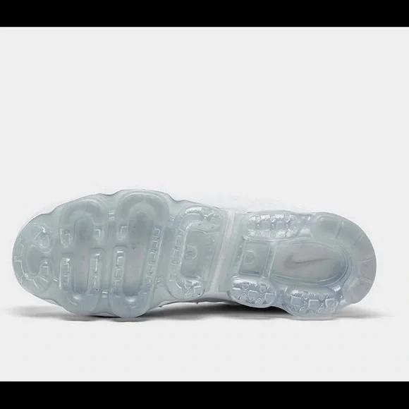 NIKE AIR VAPORMAX PLUS WHITE MENS SIZE 9.5 BRAND NEW W/BOX (924453-100)